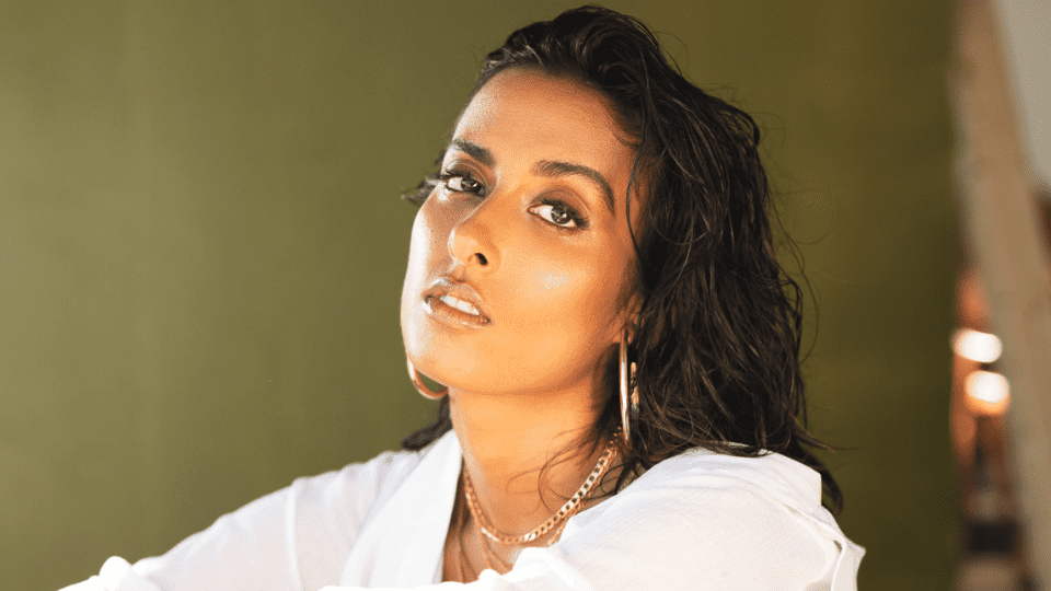Anjulie Persaud’s Net Worth, Height, Age, & Personal Info Wiki